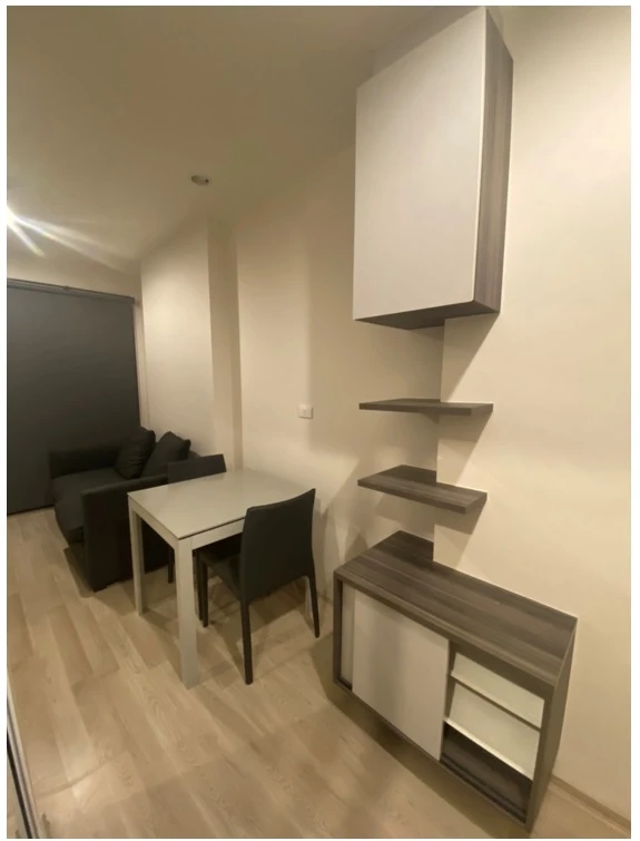 For rent Centric Ratchada-Huay Kwang. The room looks very nice. Get a great view of the city complete electrical appliances Hurry up and move