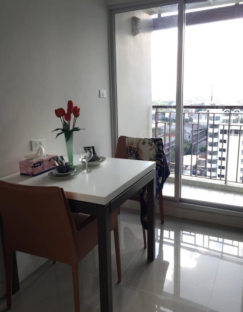 For rent: Centric Sathorn - Saint Louis. Fully furnished unit; just bring your belongings and move in!