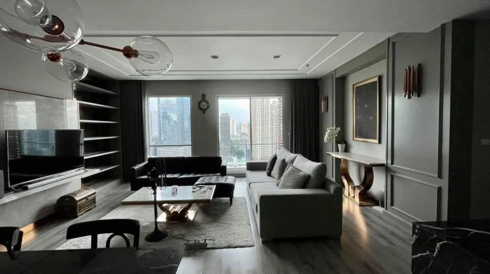 For rent: Centric Sathorn - Saint Louis, spacious and airy room with bright lights all day, beautiful view of Sathorn buildings at night, book first,