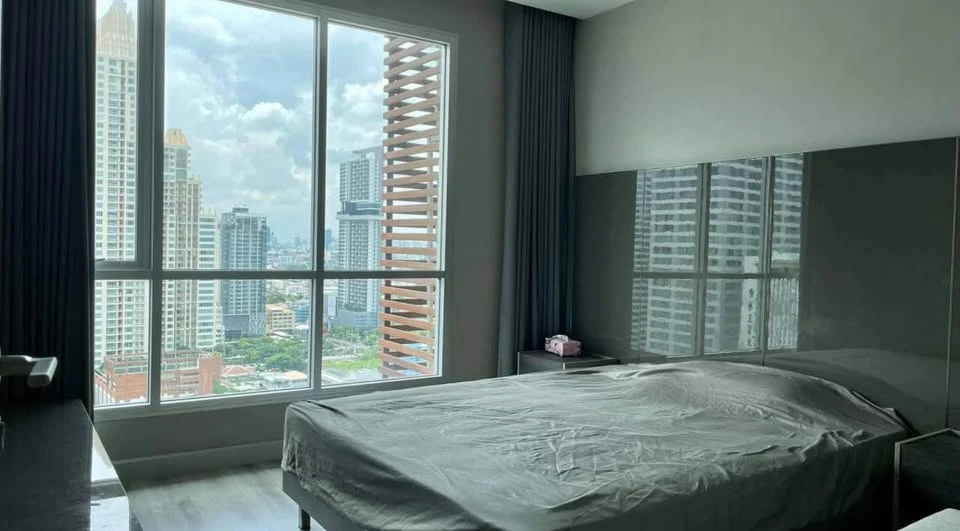 For rent: Centric Sathorn - Saint Louis, spacious and airy room with bright lights all day, beautiful view of Sathorn buildings at night, book first,