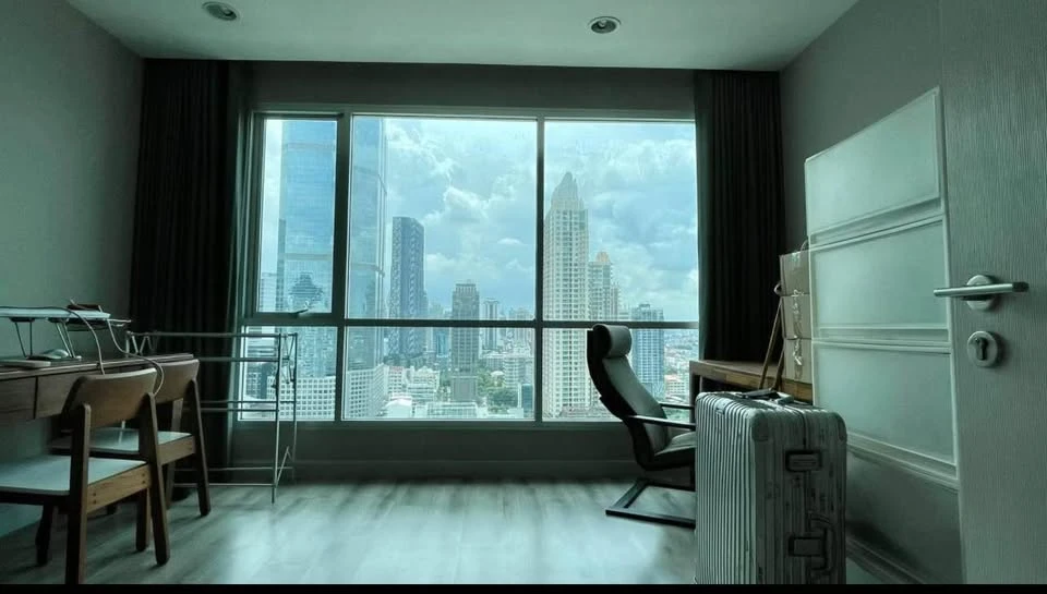 For rent: Centric Sathorn - Saint Louis, spacious and airy room with bright lights all day, beautiful view of Sathorn buildings at night, book first,