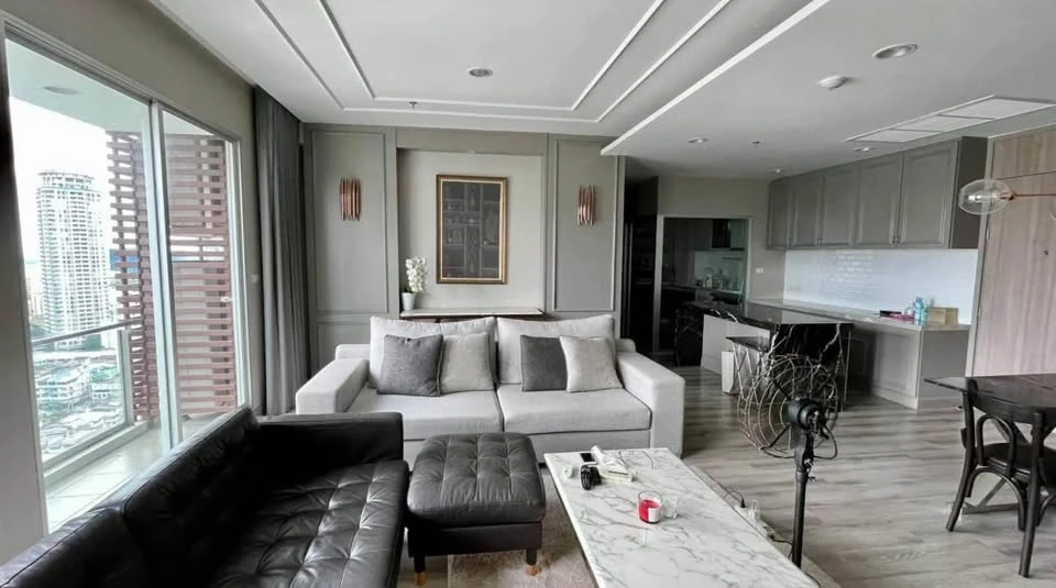 For rent: Centric Sathorn - Saint Louis, spacious and airy room with bright lights all day, beautiful view of Sathorn buildings at night, book first,
