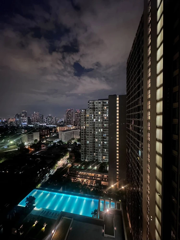 For rent: Denim Chatuchak, city view and swimming pool, high floor, cool breeze, fully furnished, washing machine included, urgent