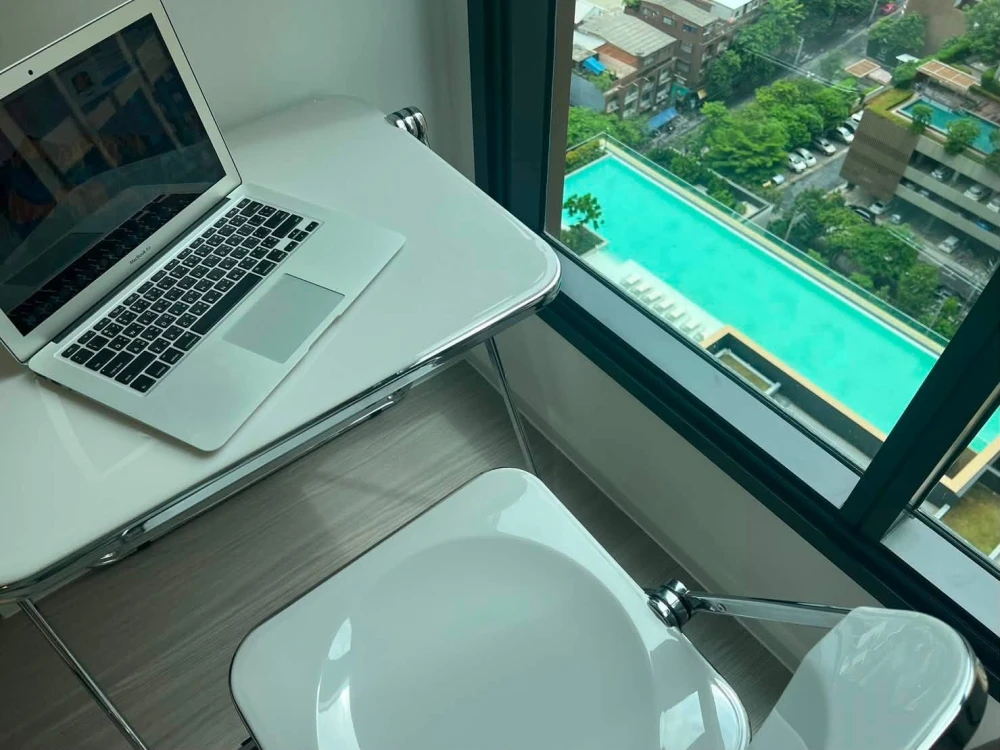 For rent: Denim Chatuchak, city view and swimming pool, high floor, cool breeze, fully furnished, washing machine included, urgent