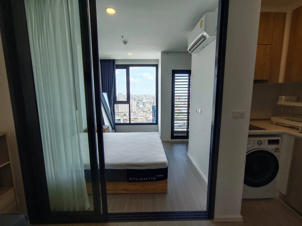 For rent: Denim Chatuchak, 34th floor, highest floor, complete with electrical appliances in the room, move in now, don't hesitate.