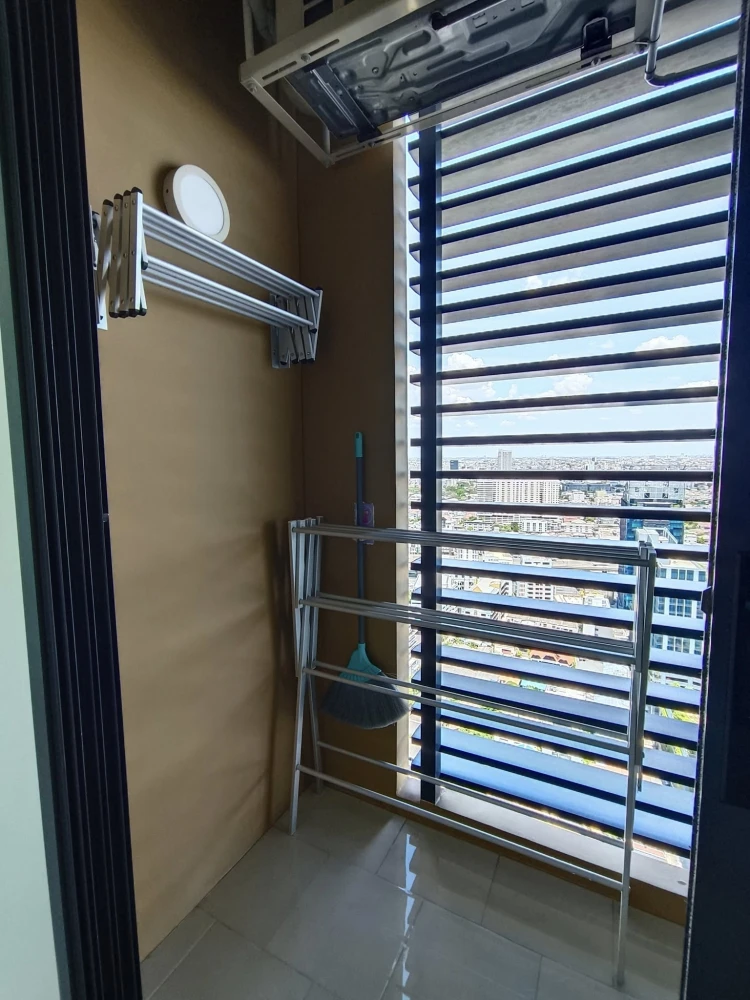 For rent: Denim Chatuchak, 34th floor, highest floor, complete with electrical appliances in the room, move in now, don't hesitate.