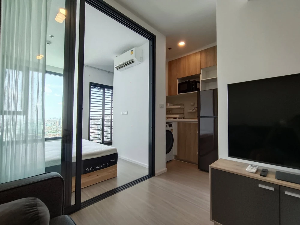 For rent: Denim Chatuchak, 34th floor, highest floor, complete with electrical appliances in the room, move in now, don't hesitate.
