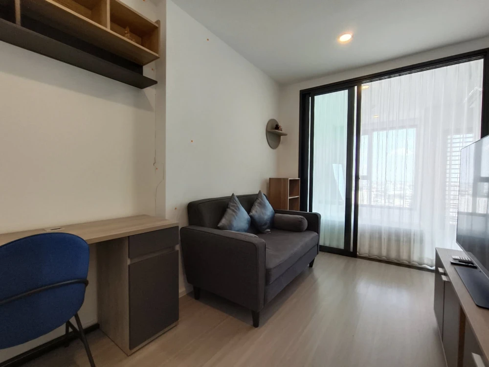 For rent: Denim Chatuchak, 34th floor, highest floor, complete with electrical appliances in the room, move in now, don't hesitate.