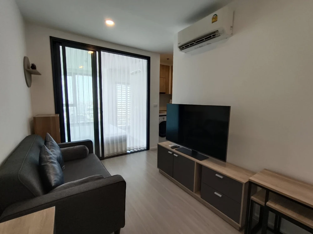 For rent: Denim Chatuchak, 34th floor, highest floor, complete with electrical appliances in the room, move in now, don't hesitate.