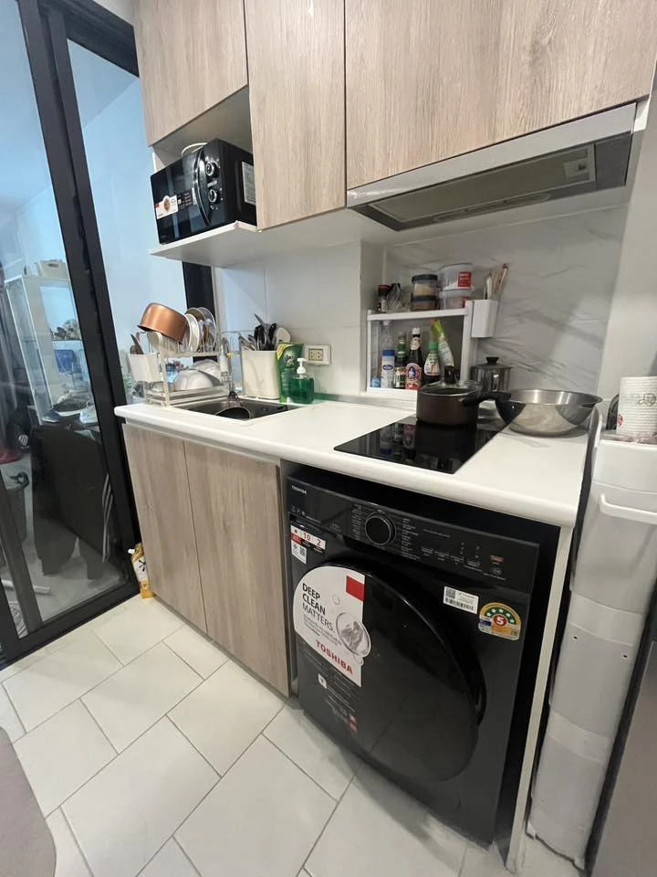 For rent: Denim Chatuchak Studio room, 3rd floor, Building C, fully furnished and equipped with electrical appliances. You must get it!!