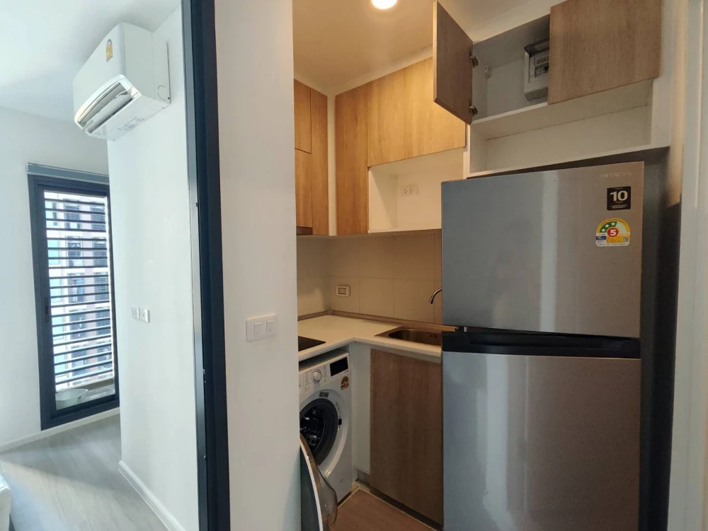 For rent: Denim Chatuchak, Building B, swimming pool view, 19th floor, fully furnished with electrical appliances. Hurry and book now!