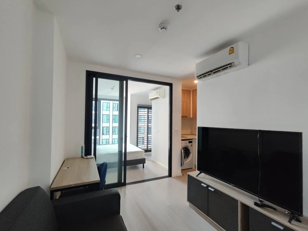 For rent: Denim Chatuchak, Building B, swimming pool view, 19th floor, fully furnished with electrical appliances. Hurry and book now!