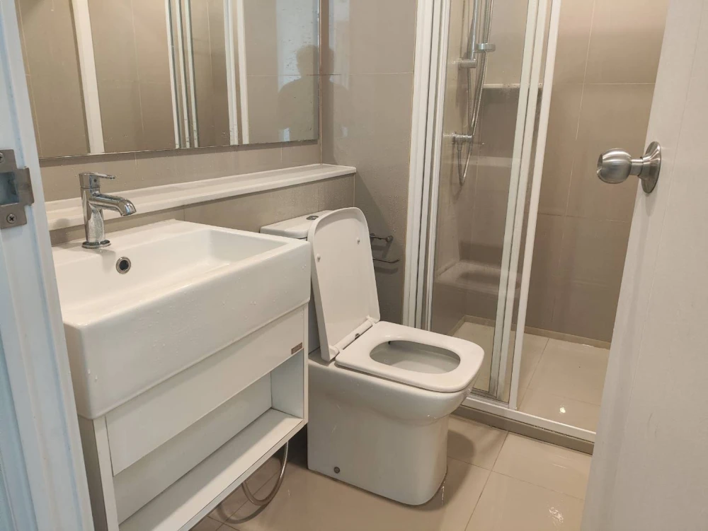 For rent: Denim Chatuchak, Building B, swimming pool view, 19th floor, fully furnished with electrical appliances. Hurry and book now!