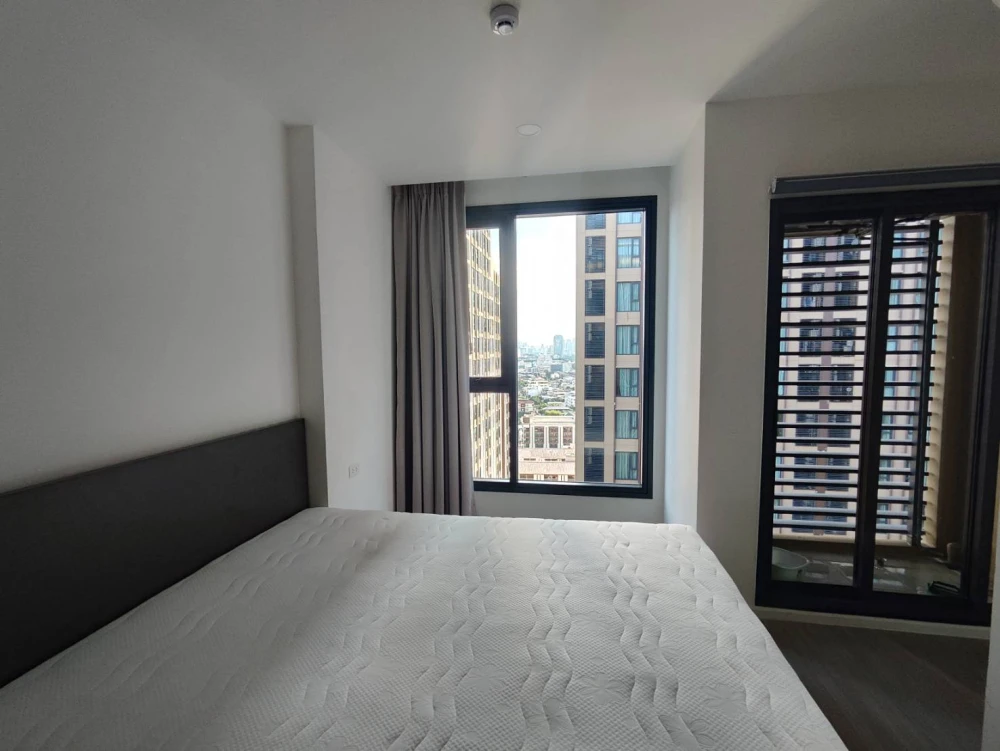 For rent: Denim Chatuchak, Building B, swimming pool view, 19th floor, fully furnished with electrical appliances. Hurry and book now!