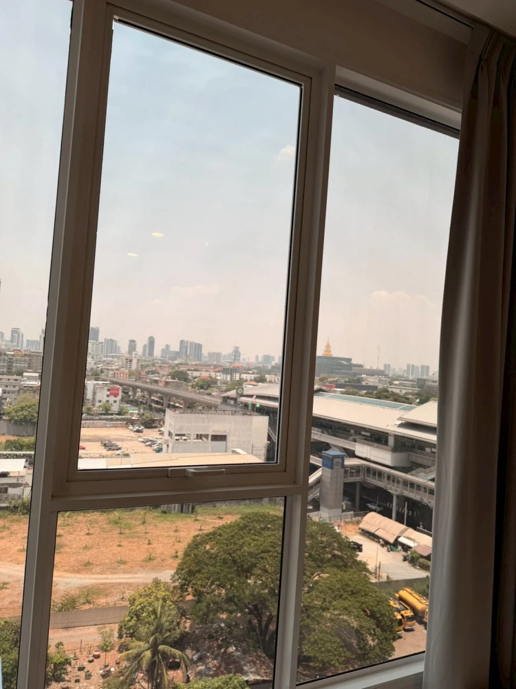 For rent: The La Pise Charan 81. Clearly separated areas, unobstructed view towards the BTS Skytrain. Fully furnished with appliances. Ready to move i
