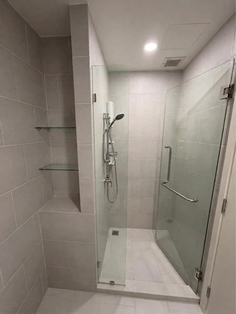 For rent: The La Pise Charan 81. Clearly separated areas, unobstructed view towards the BTS Skytrain. Fully furnished with appliances. Ready to move i