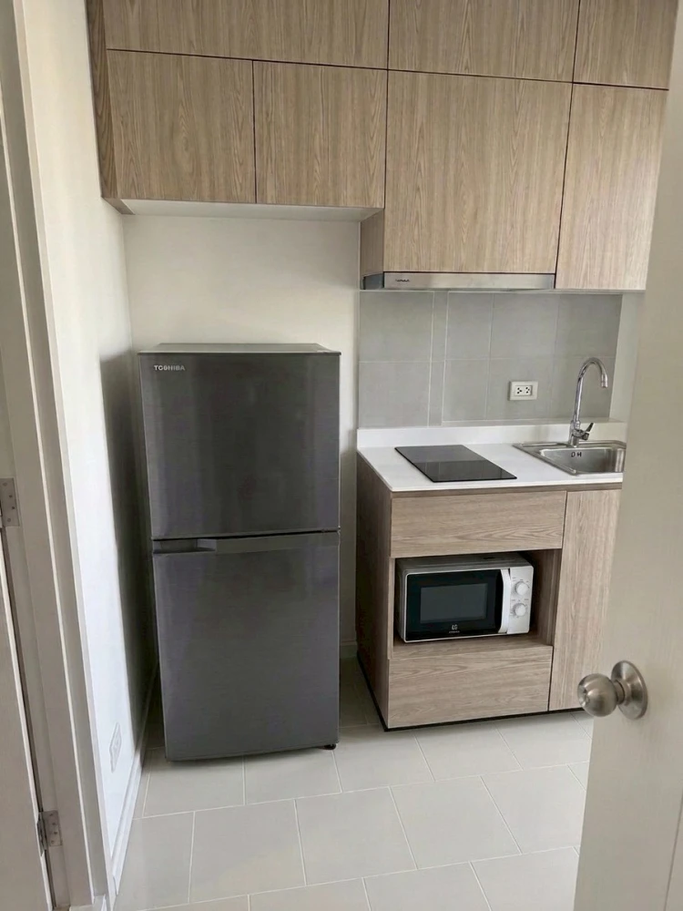 For rent: The La Pise Charan 81. Clearly separated areas, unobstructed view towards the BTS Skytrain. Fully furnished with appliances. Ready to move i