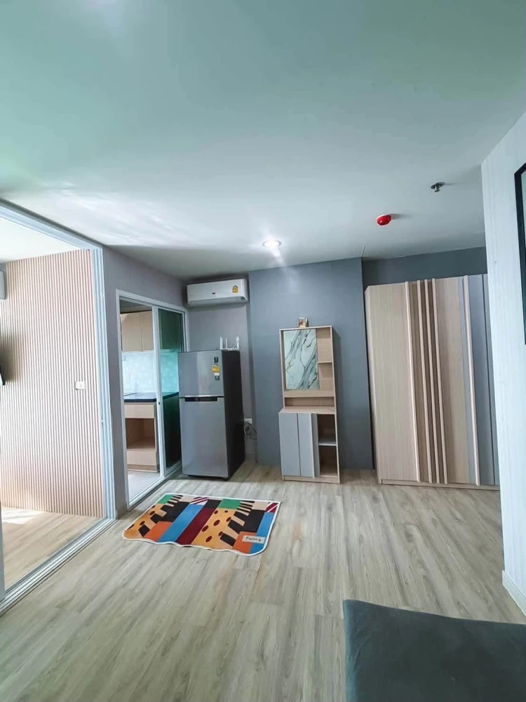 For Rent: The Crystal Bliss Rattanathibet, 18th floor. Beautifully decorated with marble-patterned wallpaper—luxurious and incredibly inviting.