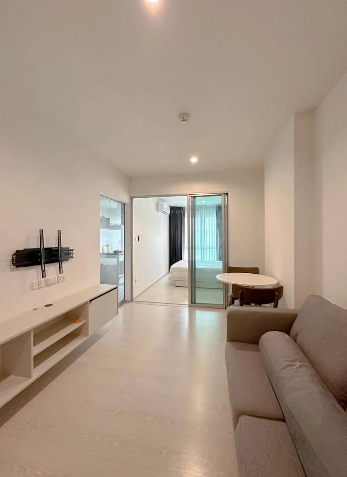 For rent: The Kit Plus Phahonyothin-Khukot Phase 1, Building A. Fully furnished with appliances. Ready to move in.