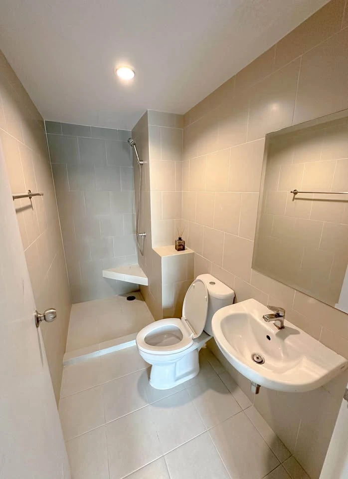 For rent: The Kit Plus Phahonyothin-Khukot Phase 1, Building A. Fully furnished with appliances. Ready to move in.
