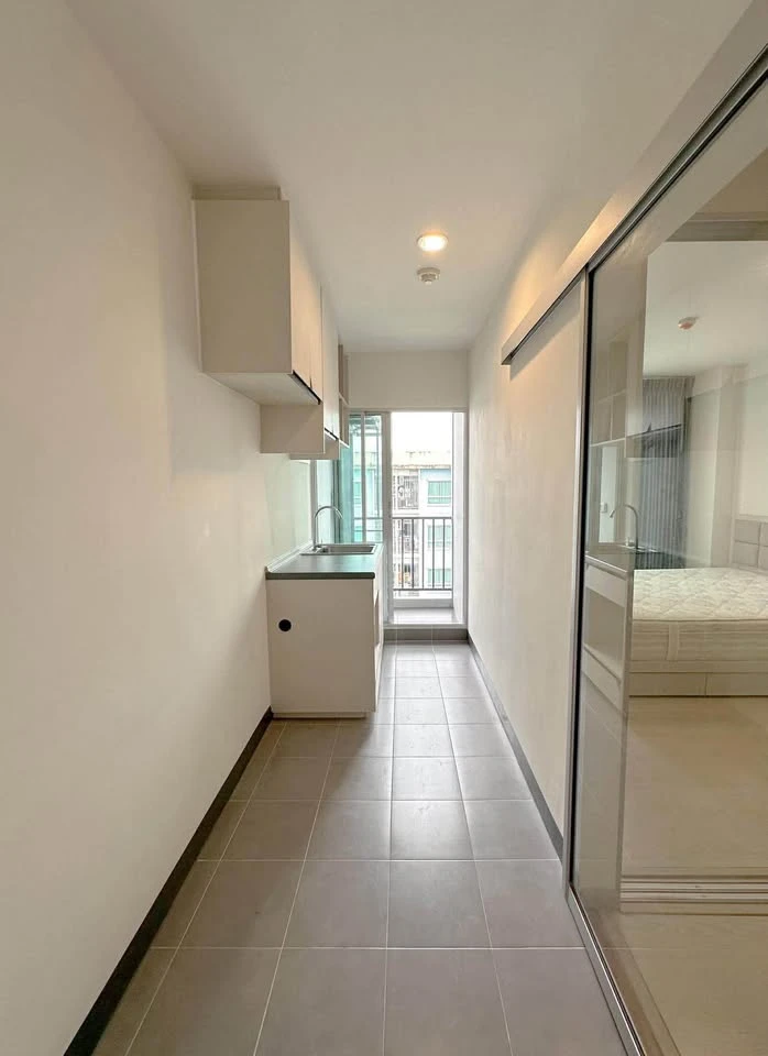 For rent: The Kit Plus Phahonyothin-Khukot Phase 1, Building A. Fully furnished with appliances. Ready to move in.