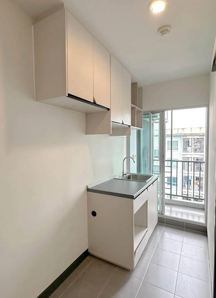For rent: The Kit Plus Phahonyothin-Khukot Phase 1, Building A. Fully furnished with appliances. Ready to move in.