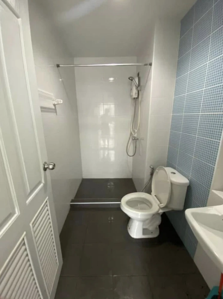 For rent: The Kit Lam Luk Ka Khlong 2, a low-rise condo in a minimalist style, fully furnished. Don't miss out!