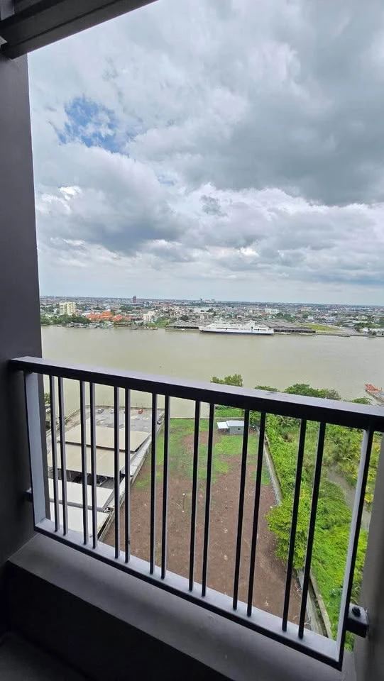 For rent: The Key Rama 3. Beautiful view, high floor, unobstructed view! Private, corner unit, not next to any other unit.