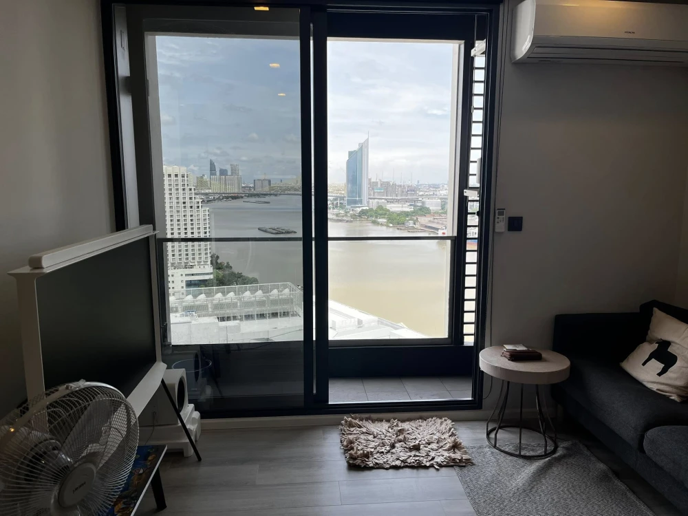 For rent: The Key Rama 3, large room, comfortable living, lots of usable space, 26th floor, river view. Hurry and reserve before you miss your chance.