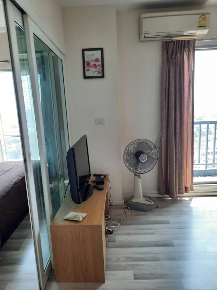 For rent: The Key Chaengwattana, 11th floor, corner room, fully furnished, just carry your bags and move in. Book now, don't miss it.