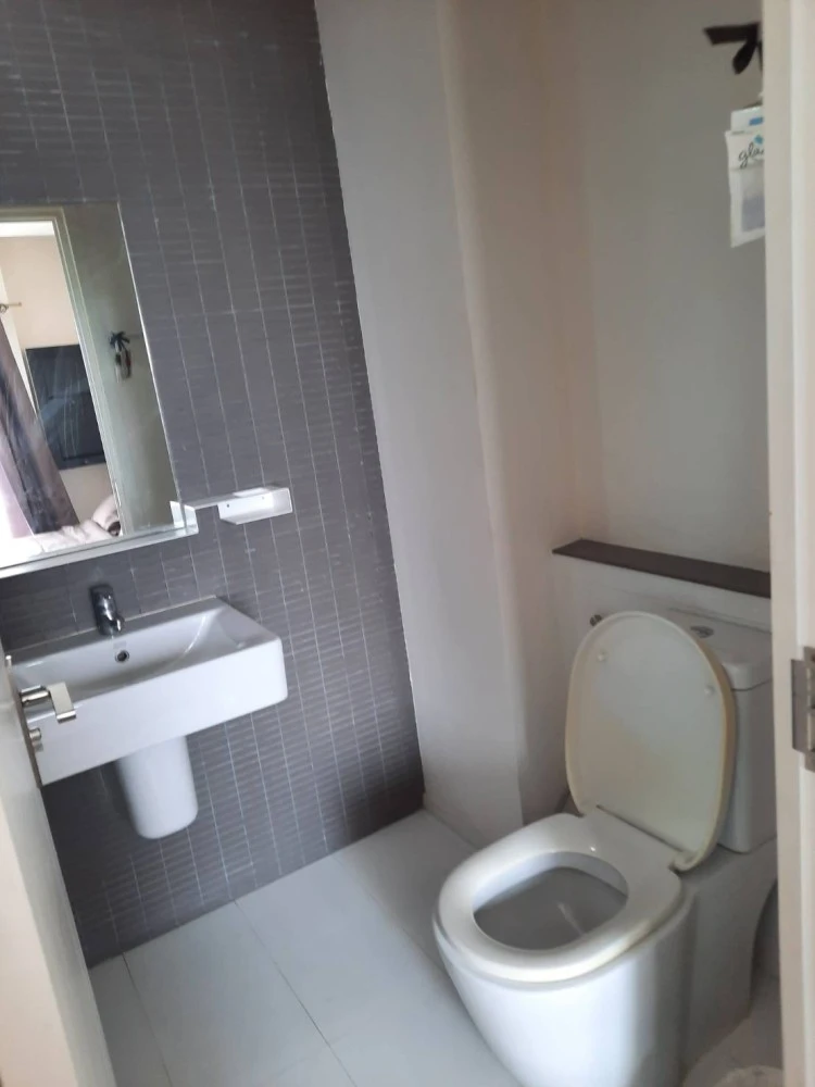 For rent: The Key Chaengwattana, 11th floor, corner room, fully furnished, just carry your bags and move in. Book now, don't miss it.