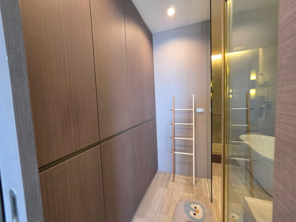 For rent, The Diplomat Sathorn, unblocked view, spacious room, comfortable and fully furnished, ready to move in, book now.