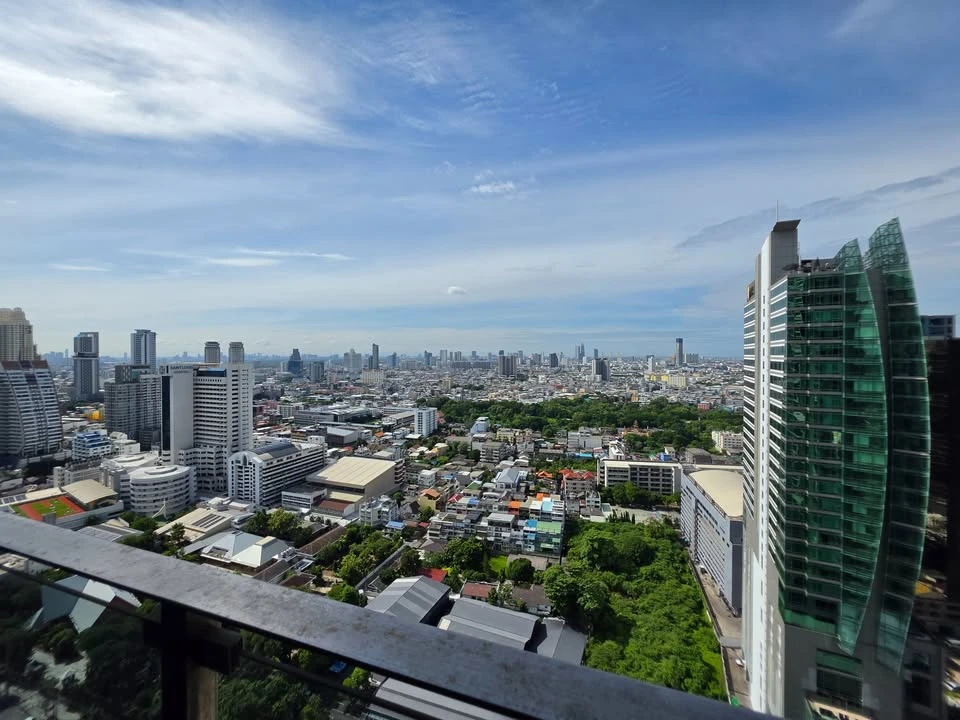 For rent, The Diplomat Sathorn, unblocked view, spacious room, comfortable and fully furnished, ready to move in, book now.