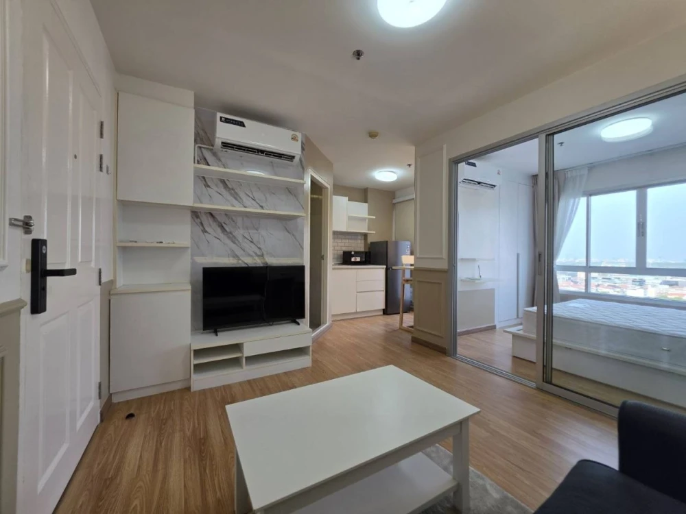 For rent: The Trust Residence Ratchada-Rama 3, 18th floor. Fully furnished with appliances. Stunning built-in decoration. Don't miss out!