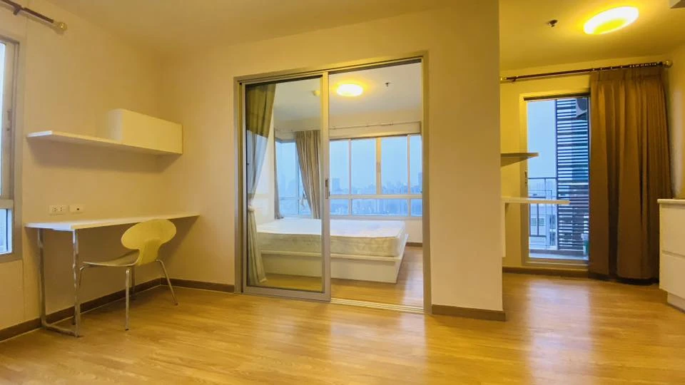 For rent: The Trust Residence Ratchada-Rama 3 *21st floor, Building B, rear building, corner unit*. Very quiet, perfect for relaxation.