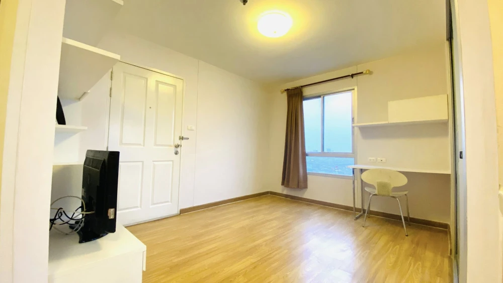 For rent: The Trust Residence Ratchada-Rama 3 *21st floor, Building B, rear building, corner unit*. Very quiet, perfect for relaxation.