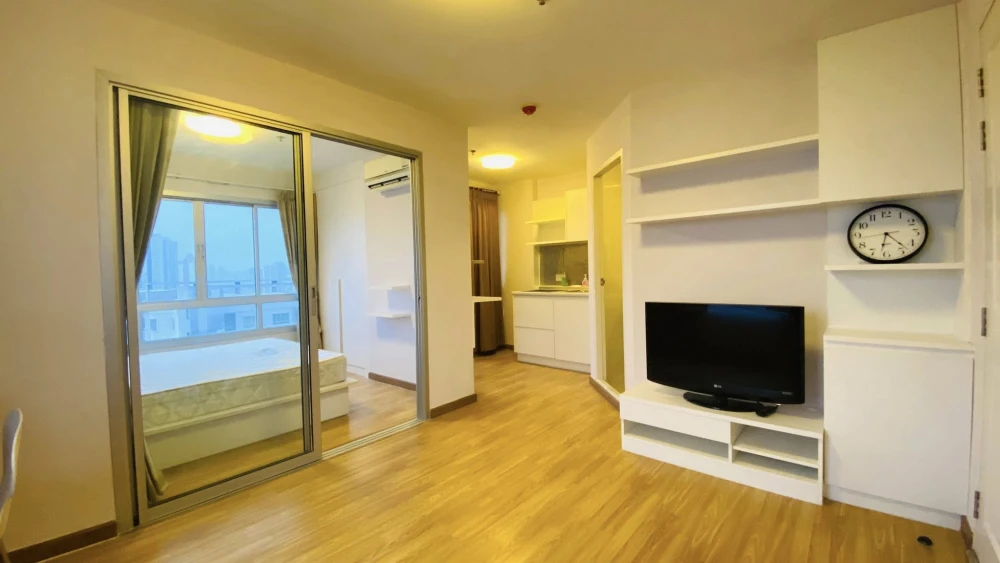 For rent: The Trust Residence Ratchada-Rama 3 *21st floor, Building B, rear building, corner unit*. Very quiet, perfect for relaxation.