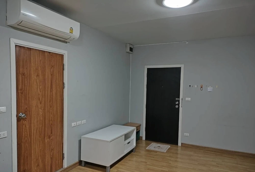 For rent: The Tree Lat Phrao Wang Hin, 2nd floor, studio room with furniture, very affordable price, must book.