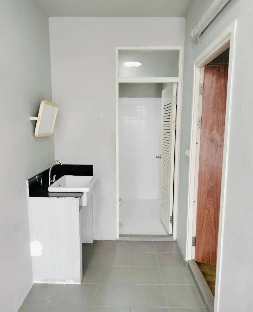 For rent: The Tree Lat Phrao Wang Hin, 2nd floor, studio room with furniture, very affordable price, must book.