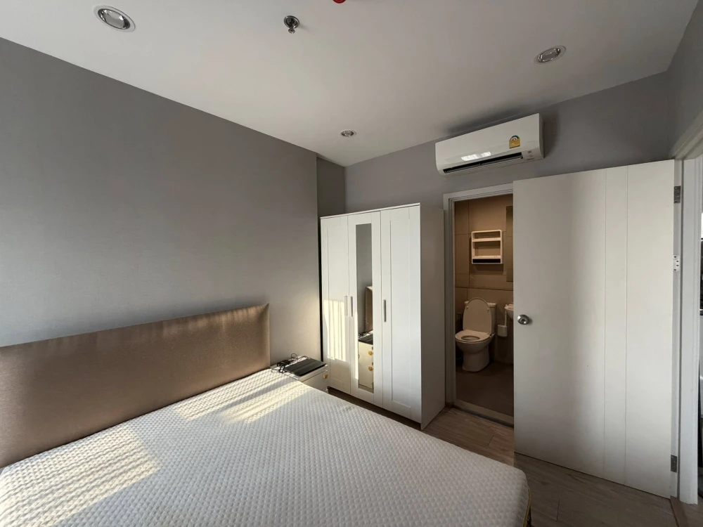 For rent: The Tree Hua Mak Interchange, high floor corner unit with great view, convenient transportation. The room matches the photos exactly. Book n