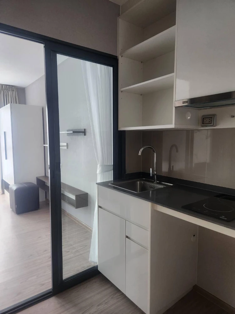 For rent: The Tree Huamark Interchange, studio room, 17th floor, great location, excellent facilities, must book now.