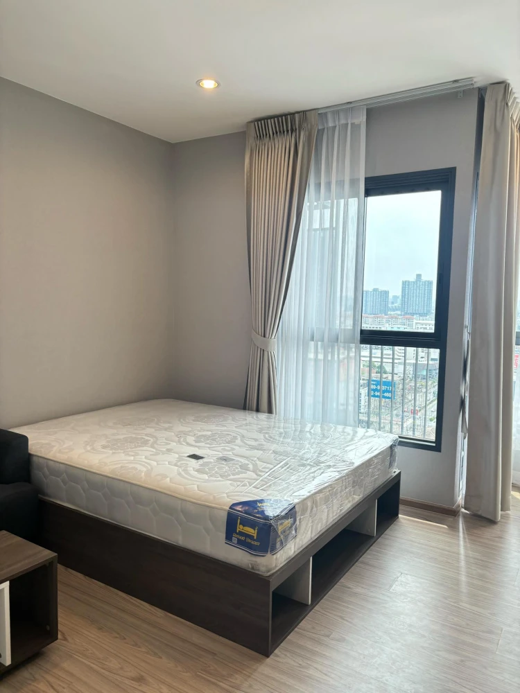For rent: The Tree Huamark Interchange, studio room, 17th floor, great location, excellent facilities, must book now.