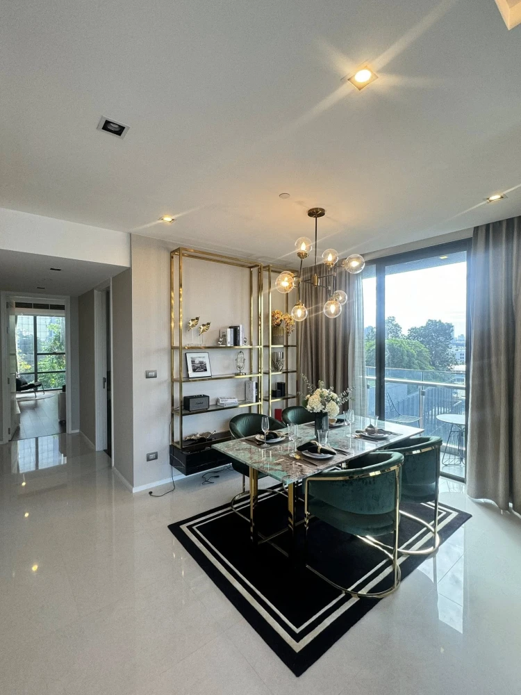 For rent: The Bangkok Sathorn-Taksin, 2 bedrooms, 2 bathrooms, private elevator, spacious rooms with garden views. Book now!