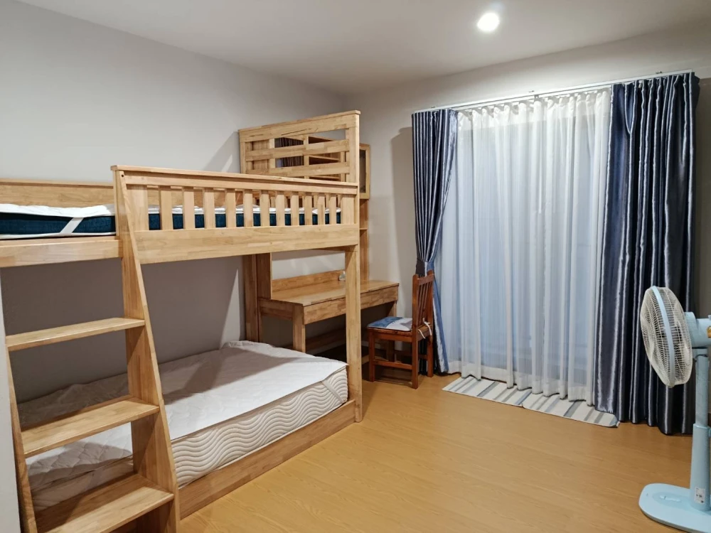 For rent: The Parkland Phetkasem 56, has a good quality bunk bed, with full electrical appliances. Reserve now.