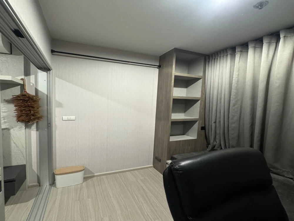 For rent: The Parkland Phetkasem 56. Ready-to-move-in unit on a high floor. Fully furnished with complete amenities. Spacious and comfortable. Book no