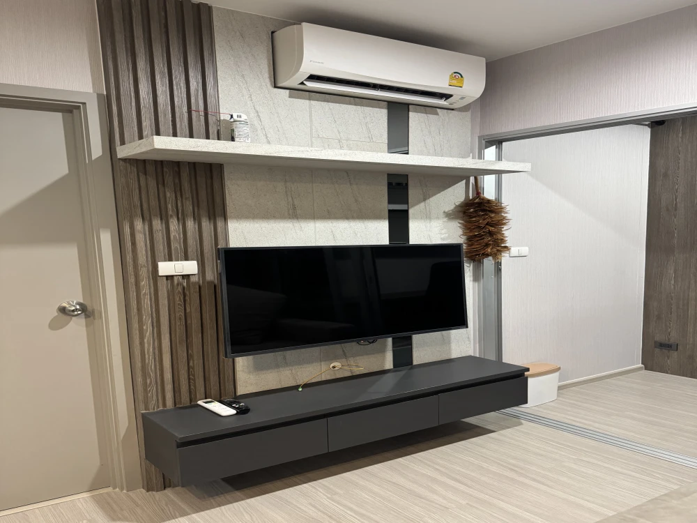 For rent: The Parkland Phetkasem 56. Ready-to-move-in unit on a high floor. Fully furnished with complete amenities. Spacious and comfortable. Book no