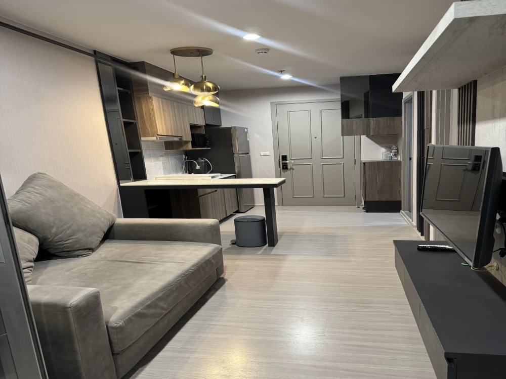 For rent: The Parkland Phetkasem 56. Ready-to-move-in unit on a high floor. Fully furnished with complete amenities. Spacious and comfortable. Book no