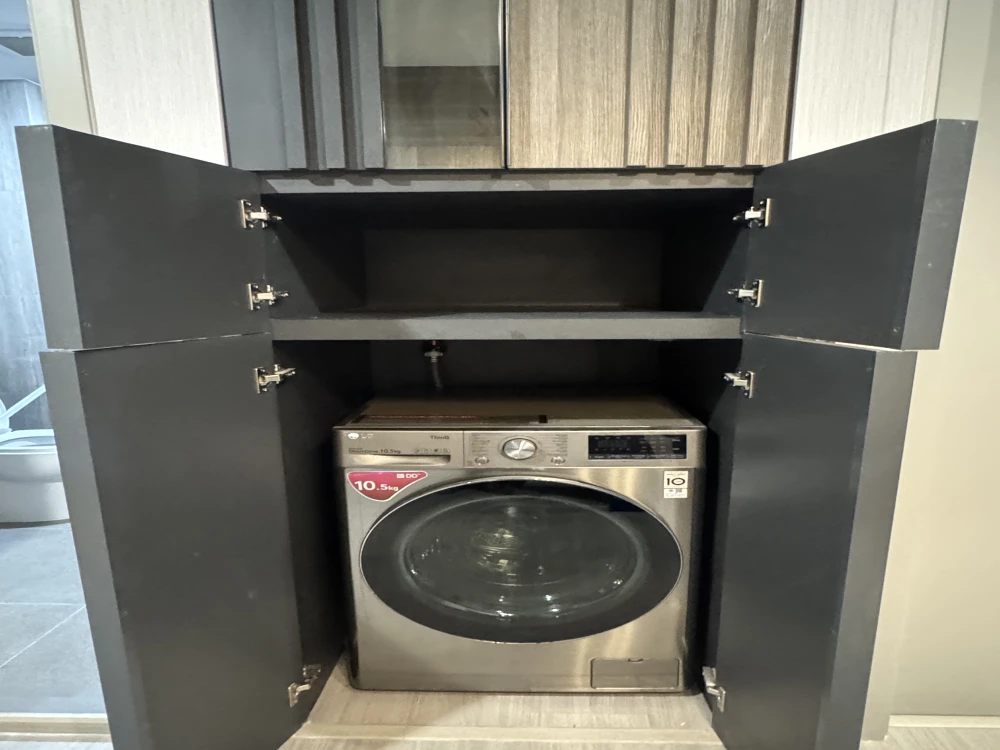 For rent: The Parkland Phetkasem 56. Ready-to-move-in unit on a high floor. Fully furnished with complete amenities. Spacious and comfortable. Book no