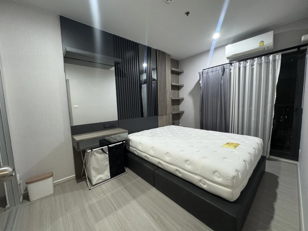 For rent: The Parkland Phetkasem 56. Ready-to-move-in unit on a high floor. Fully furnished with complete amenities. Spacious and comfortable. Book no
