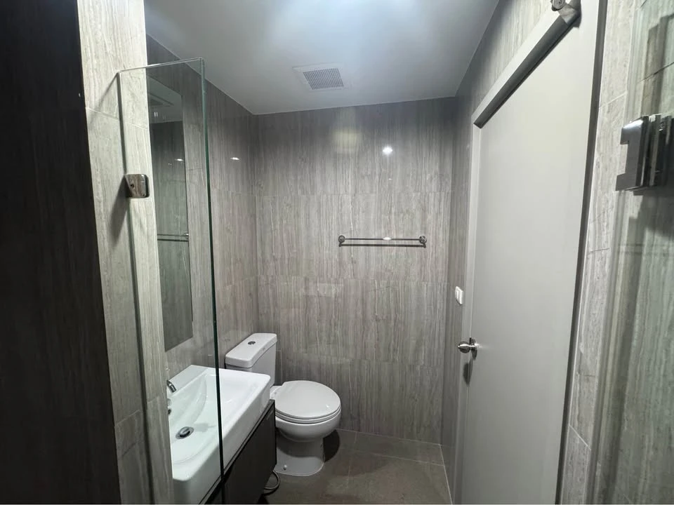 For rent: The Parkland Phetkasem 56, Building B. Garden view, fully furnished with built-in furniture, ready to move in.